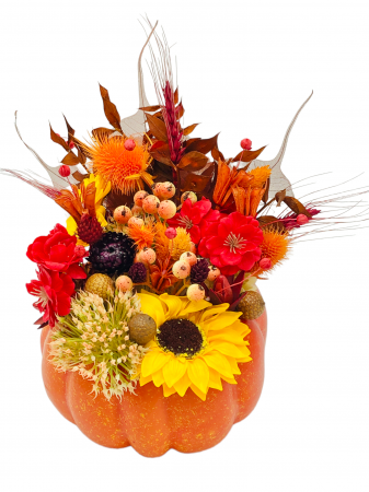 Aranjament floral mediu de toamna sau Halloween cu flori uscate si din foita de sapun in dovleac (Portocaliu) [1]