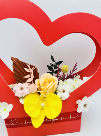 Aranjament floral personalizabil, Eventissimi, Inima cu flori din foita de sapun si plante uscate, Multicolor [3]