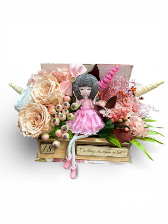 Cosuri cadou - Aranjament flori in carte ,personalizabil ,cu licheni, trandafiri, hortensie si plante naturale criogenate si stabilizate