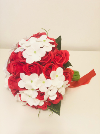 Buchet de Flori Eventissimi - 29 Trandafiri si 4 hortensii, Rosu/Alb [1]