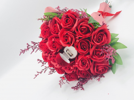 Buchet mediu personalizabil cu trandafiri pentru cerere in casatorie (Rosu) [7]