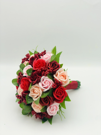 Buchet mare personalizabil cu trandafiri, plante decorative si frunze (Rosu, Multicolor) [2]