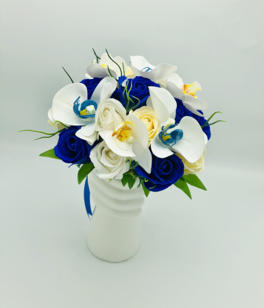 Buchet mediu personalizabil cu trandafiri si orhidee (Albastru, Crem, Alb) [1]