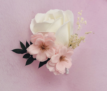 Floare de piept personalizabila, Cocarda, Eventissimi, Trandafir Alb si 2 Flori de cires Roz [5]
