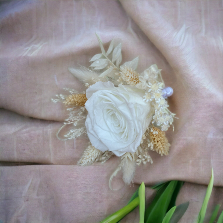 Floare de piept personalizabila, Cocarda, Trandafir criogenat mare alb si Plante naturale uscate [1]