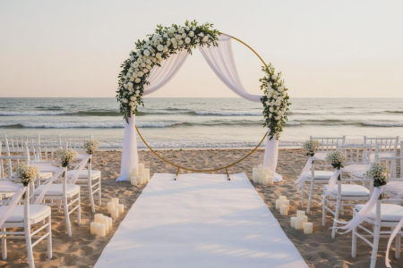 Biserica - Inchiriere arcada inel pentru evenimente, decorata cu flori si voal, alb- verde