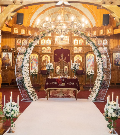 Servicii - Evenimente - Inchiriere Arcada Semiluni, decorata cu flori, alb- verde