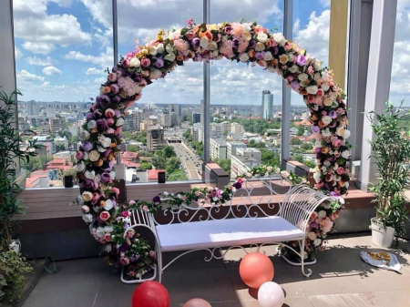 Inchiriere arcada si bancuta  pentru evenimente, decorate cu flori [2]