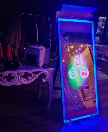 Inchiriere Oglinda Magică pentru evenimente cu operator - Atracția Evenimentului Tău [2]