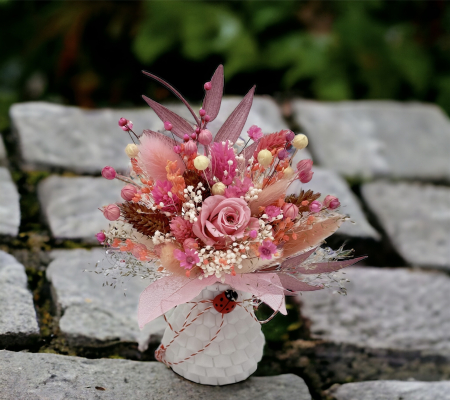 Marturie / Martisor tip magnet de frigider cu trandafir criogenat si plante naturale uscate - Roz / Alb [1]