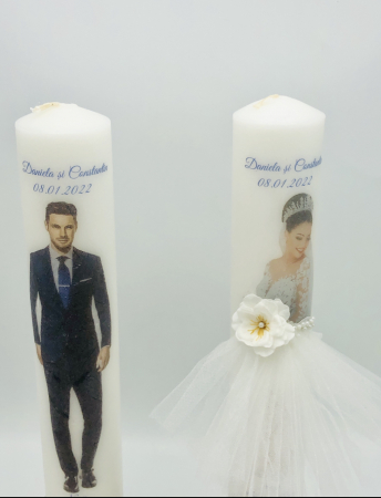 Set lumanari nunta, personalizabile cu nume si data, decorate cu flori din catifea si silueta mire si mireasa multicolor [3]