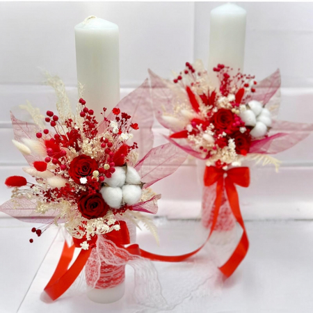 Lumanari decorative - Set lumanari personalizabile, alb-rosu, pentru nunta sau botez cu aranjament frontal cu trandafir criogenat si plante naturale uscate, 40 cm