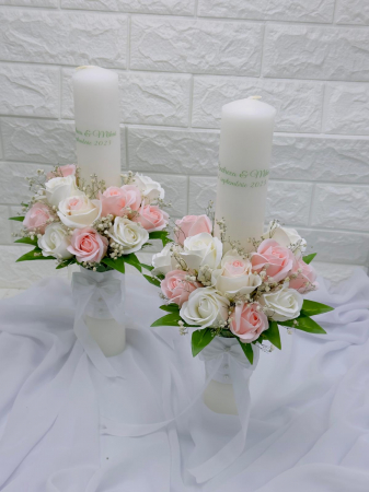Set nunta, 2 lumanari personalizabile cu nume si data decorate cu flori din foita de sapun, 40 cm (Alb-roze) [1]