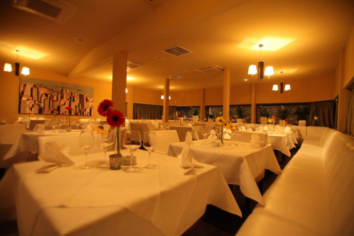 Cosmopolitan Downtown Cafe Lounge Restaurant - Bd Dacia, Bucuresti (2010) [8]