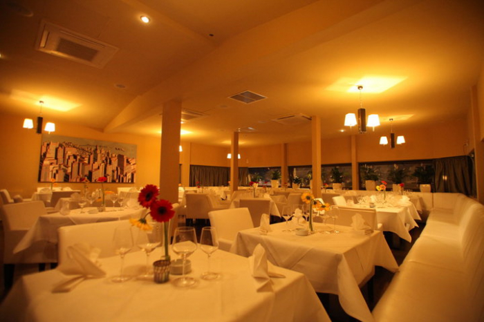 Cosmopolitan Downtown Cafe Lounge Restaurant - Bd Dacia, Bucuresti (2010) [9]