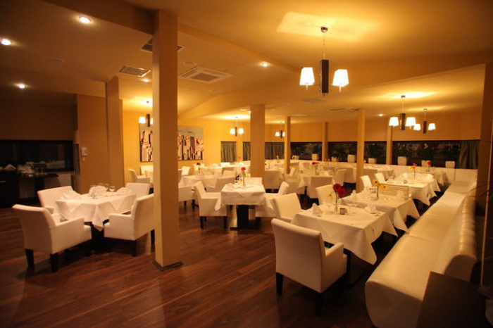 Cosmopolitan Downtown Cafe Lounge Restaurant - Bd Dacia, Bucuresti (2010) [12]