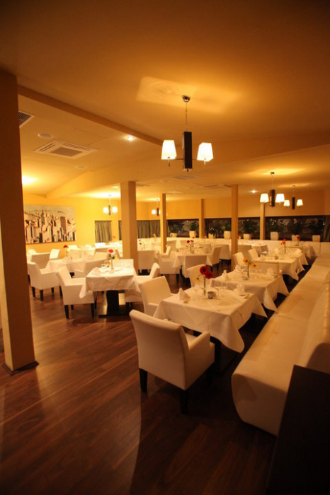 Cosmopolitan Downtown Cafe Lounge Restaurant - Bd Dacia, Bucuresti (2010) [10]