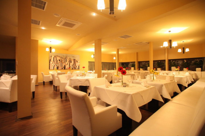 Cosmopolitan Downtown Cafe Lounge Restaurant - Bd Dacia, Bucuresti (2010) [11]