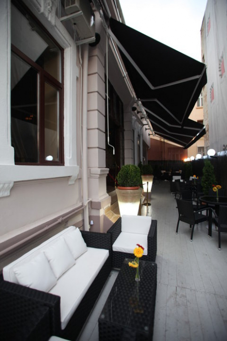 Cosmopolitan Downtown Cafe Lounge Restaurant - Bd Dacia, Bucuresti (2010) [4]