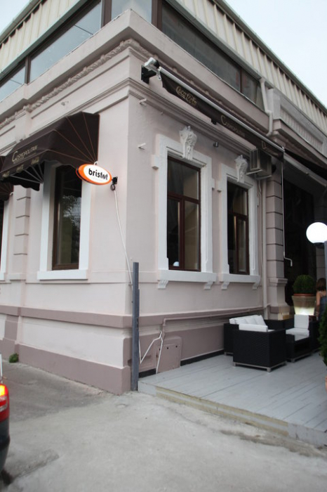 Cosmopolitan Downtown Cafe Lounge Restaurant - Bd Dacia, Bucuresti (2010) [14]
