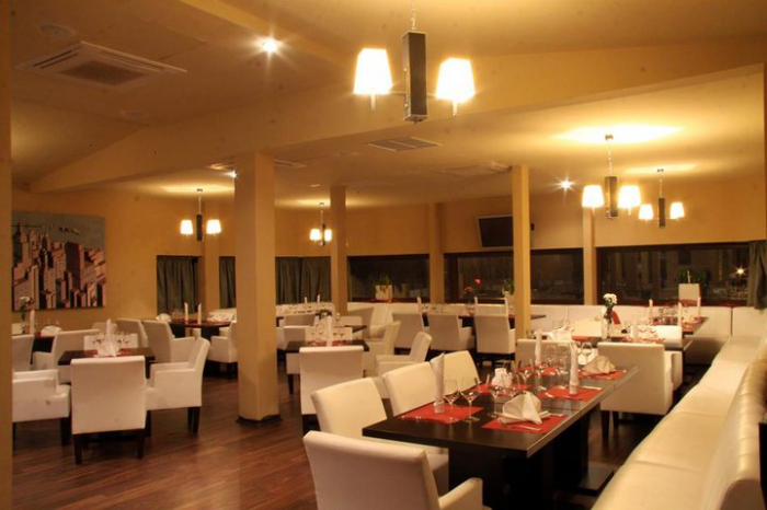 Cosmopolitan Downtown Cafe Lounge Restaurant - Bd Dacia, Bucuresti (2010) [13]