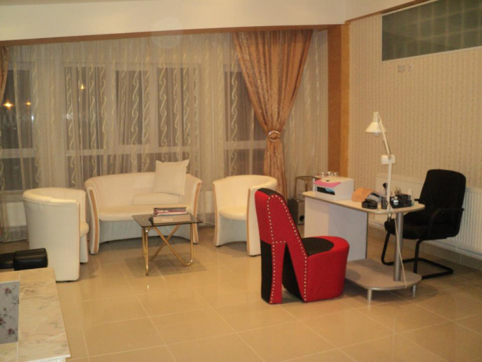 Glamour Beauty Center & Cafe - Pitesti, AG (2012) [4]