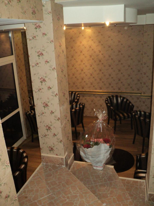 Glamour Beauty Center & Cafe - Pitesti, AG (2012) [5]