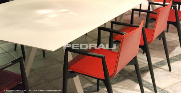 Masa fixa cadru aluminiu extrudat cu blat HPL compact cu management al cablurilor ARKI_TABLE [7]