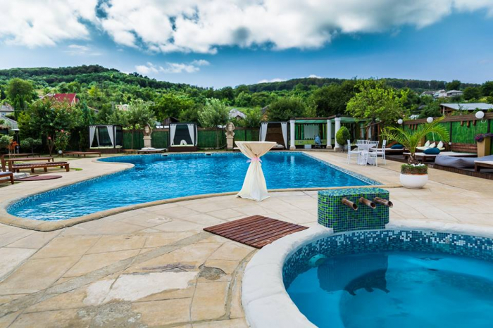 Pensiunea Loredana - Hemeiusi, BC (2016) [18]