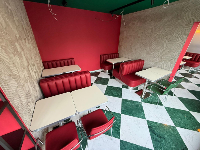 Amenajare restaurant in stil american diner Route 31 - Bucuresti, Romania [10]