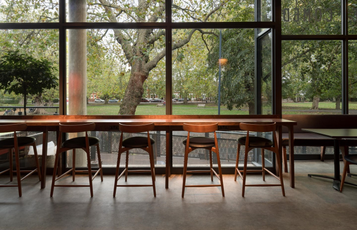 Scaun inalt de bar in stil modern cu cadrul din lemn masiv - FRISBEE 2432 SG [5]