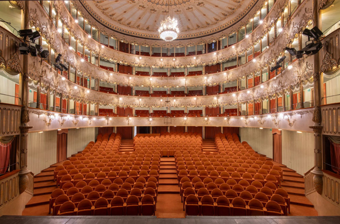 Scaune auditorium custom made pentru sala de teatru sau concerte CAMPIELLO [3]