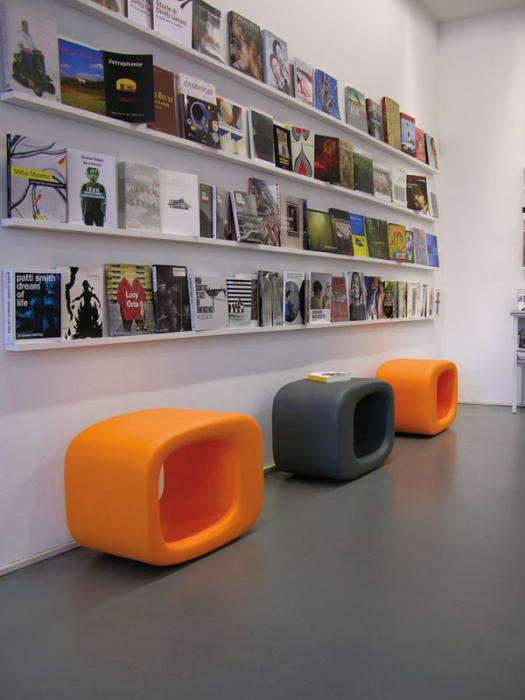 Taburete din plastic multifunctional, inalt si de lounge - LAZY BONES [2]