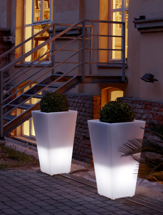 Ghiveci minimalist, luminos pentru terasa / exterior - Y-POT [3]