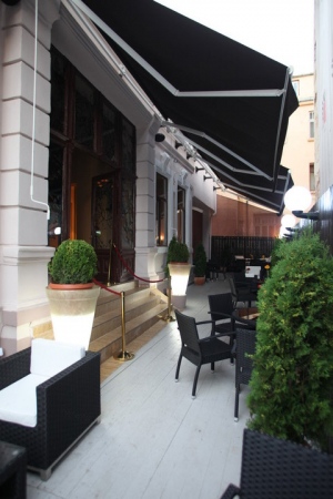 Cosmopolitan Downtown Cafe Lounge Restaurant - Bd Dacia, Bucuresti (2010) [1]