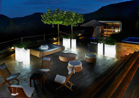 Obiecte decorative luminoase - Jardiniera luminosa din polietilena KUBE TOWER