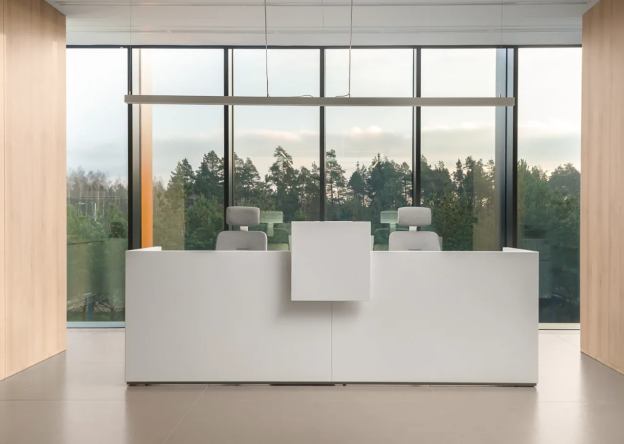 MOBILIER OFFICE - Receptie minimalista pentru clinici de chirurgie plastica - FURONTO