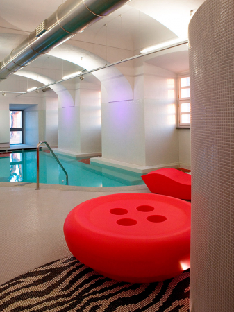 Taburete luminos de exterior cu suport de pahare in forma de nasture BOT ONE [2]