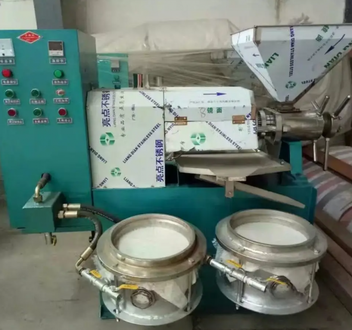 Presa de Ulei Profesională cu Pompa de Vacum - 70 kg/h, 3kW [4]