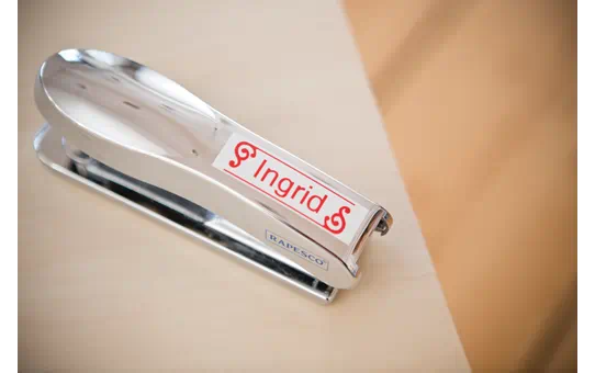 TZE232 12mm RED ON WHITE [4]