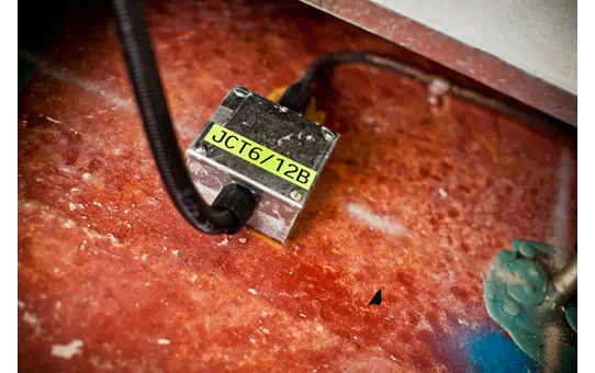 TZEC31 12mm BLACK ON FLUO. YELLOW [4]