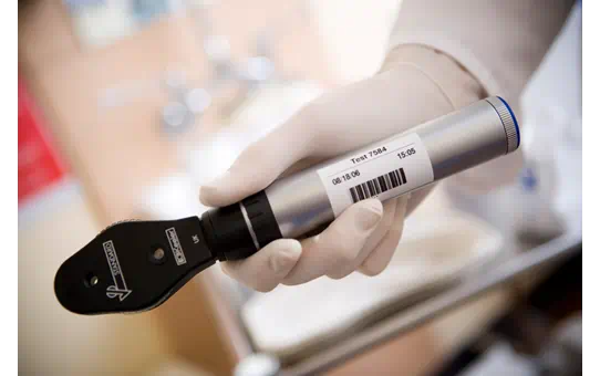 TZES251 24mm BLACK  ON WHITE ADHESIVE TAPE [3]