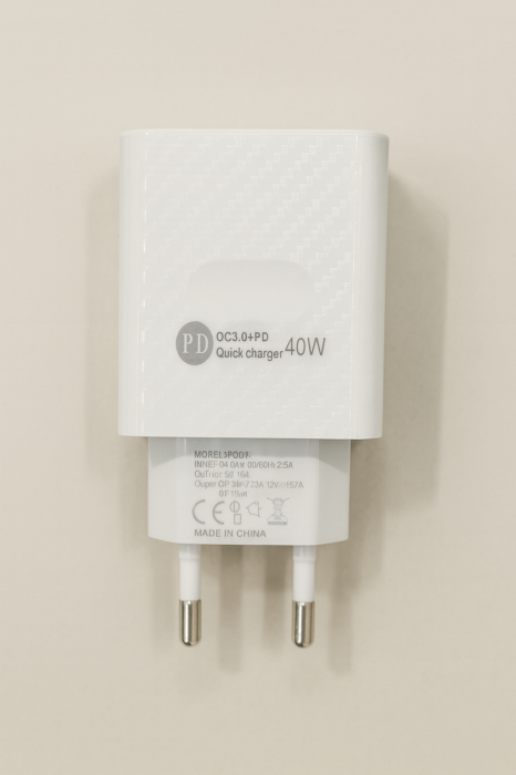 Încărcător PD 40W – 3 Porturi (1 USB + 2 Type-C), Încărcare Rapidă, Alb engross [1]
