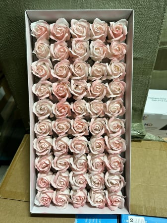 Flori de sapun parfumate engross - Set 50 Trandafiri din Săpun Parfumați, 8 culori in două nuanțe, dimensiune trandafir 5x5 cm, Ideal pentru Valentine’s Day, Crăciun și Cadouri deosebite engross