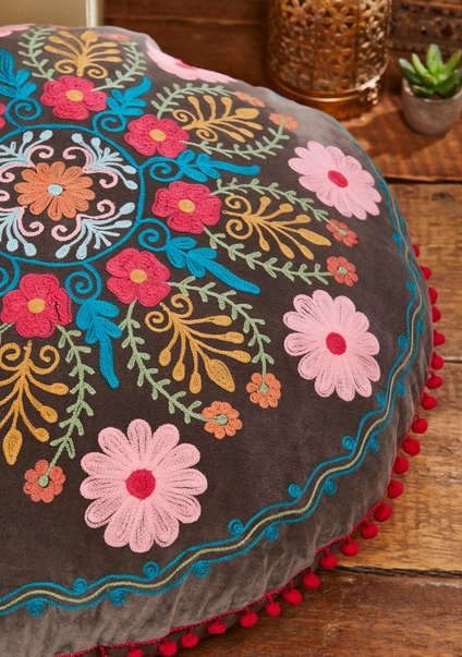 Perna de podea Pouffe din catifea brodata Ahyana [3]