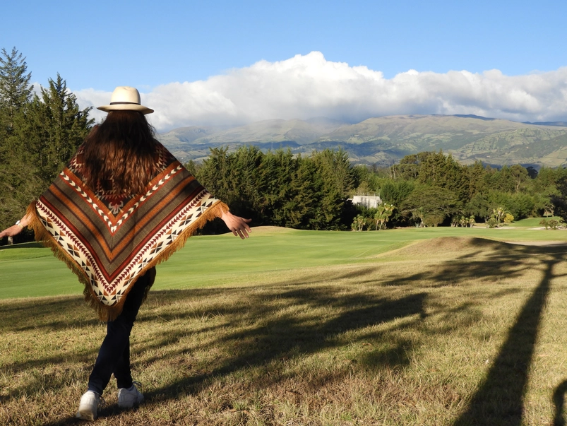 Poncho alpaca triunghiular galben [3]