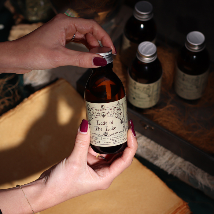 Apa Ritualica Doamna Lacului – Succes si Creativitate [2]