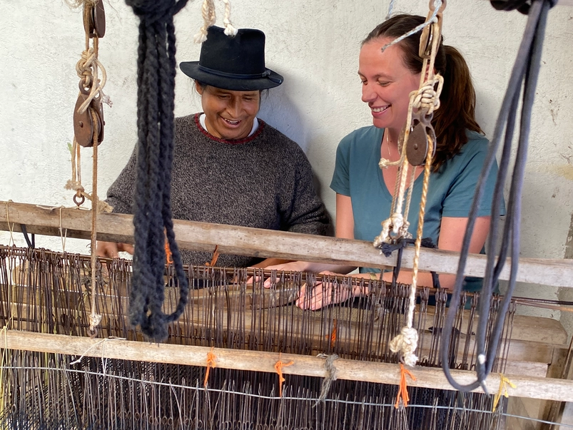 Poncho alpaca model Native, rosu si negru [4]