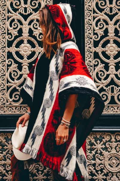 Poncho alpaca model Native, rosu si negru [2]