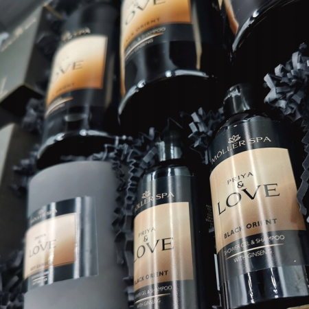 Set cadou pentru El -Setul Priya and Love este un set cadou unic care combina eleganta, luxul si ingrijirea excelenta-Sampon si gel de dus nutritiv cu ginseng-Odorizant cu parfum de oud-Lumanare parfu [2]